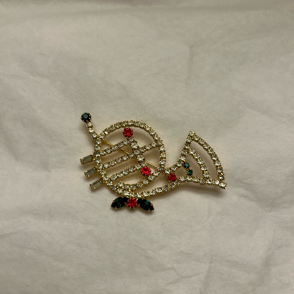 Festive French Horn Brooch